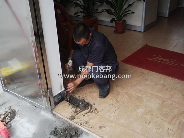 自动玻璃门怎么调节缝隙,玻璃门怎么调节缝隙图 自动玻璃门怎么调节缝隙,玻璃门怎么调节缝隙图