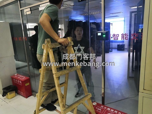 成都安装感应门刷卡门禁多少钱